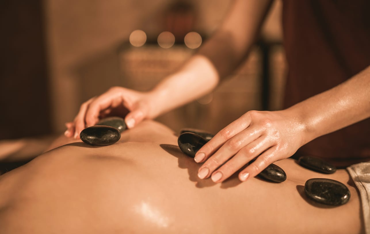 Waarop letten bij hot stone massages geven?