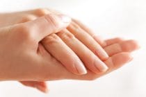 Mooie vinger nagels die gezond groeien.