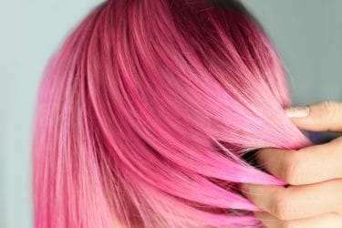 De roze haartrend is deze zomer in de mode.