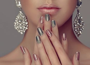 mixed metallic manicure