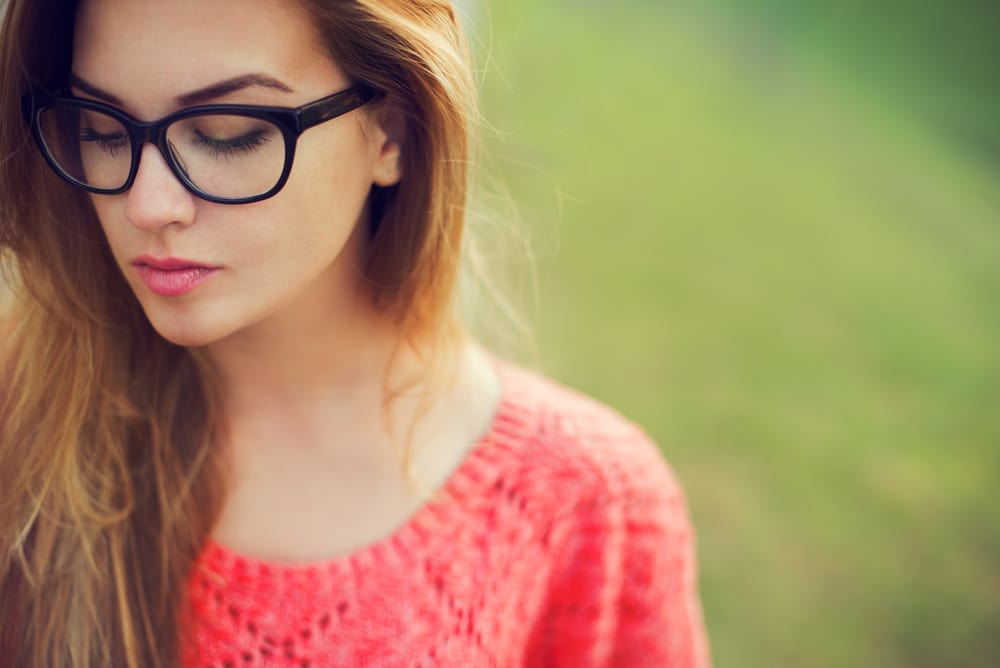 Tips voor brow styling bij dames met een bril