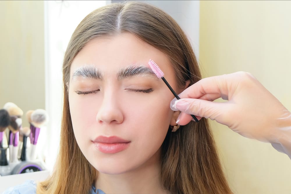 Hoe verloopt een brow lift behandeling?