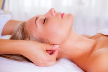 Ontdek massages die weinig belastend zijn voor de therapeut.