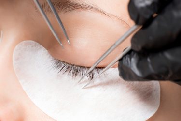 Ontdek de wimperextensions tips van Wellness Academie.