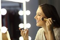 Wellness academie vertelt wat het beste licht voor make-up aanbrengen is.