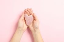 Leer bij Wellness Academie waarvoor je guasha allemaal kunt inzetten.