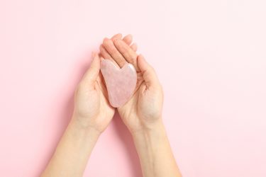 Leer bij Wellness Academie waarvoor je guasha allemaal kunt inzetten.
